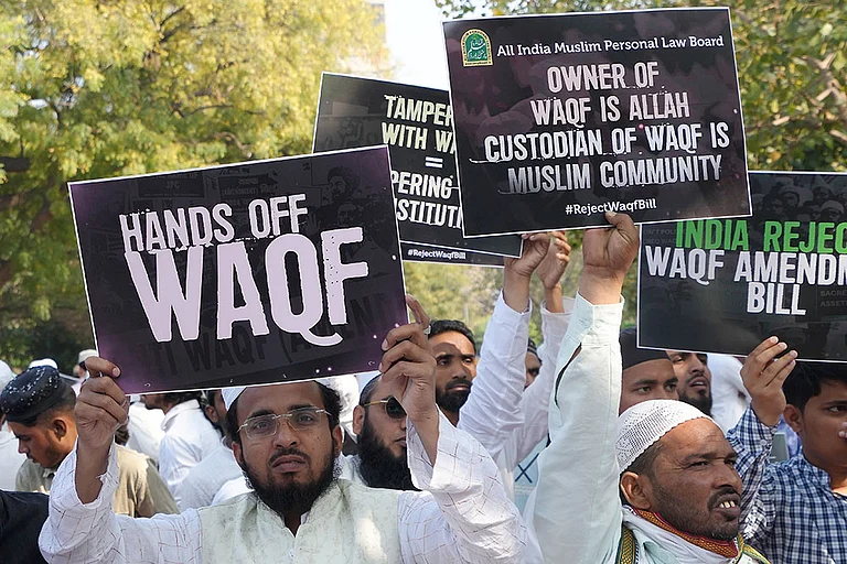 Protest against Waqf (Amendment) Bill - | Photo: PTI/Shahbaz Khan