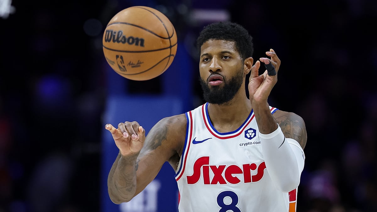 Philadelphia 76ers forward Paul George makes a pass vs. the Golden State Warriors on March 1, 2025.