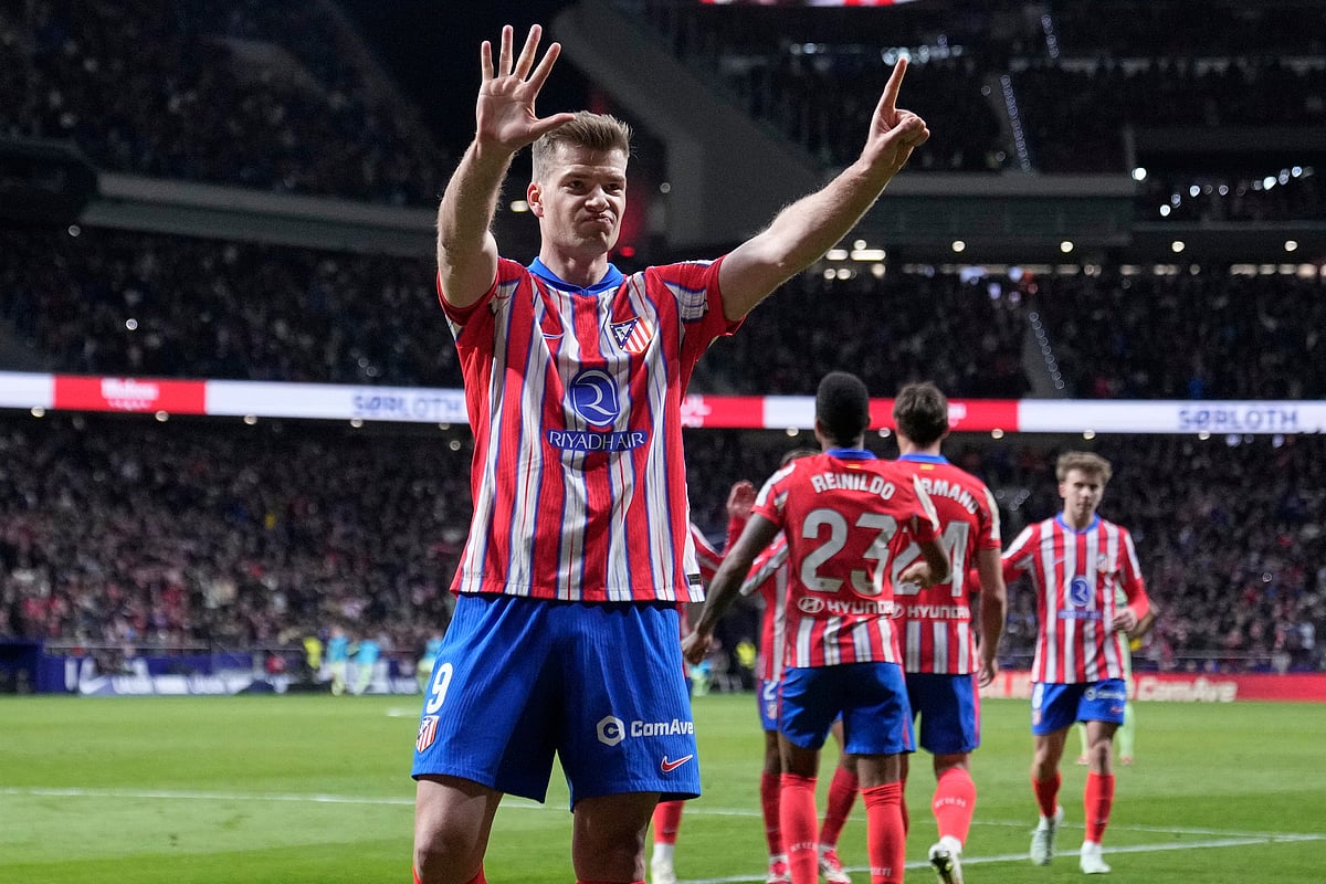 (AP Photo/Bernat Armangue) : Atletico Madrid's Alexander Sorloth celebrates scoring his side's first goal during a La Liga soccer match between Atletico Madrid and FC Barcelona at the Metropolitano stadium in Madrid, Sunday, March 16, 2025.