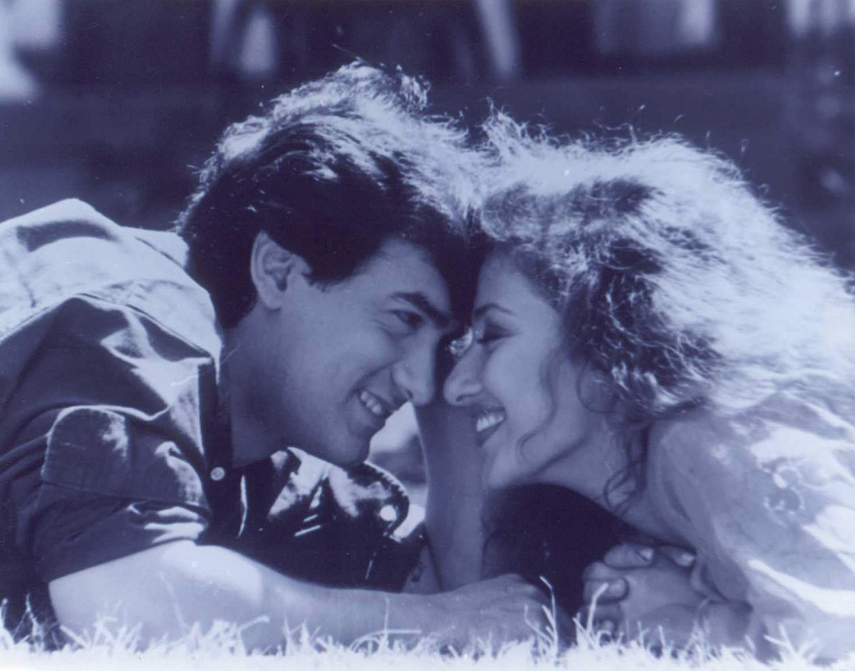 Aamir Khan and Manisha Koirala in Akele Hum Akele Tum