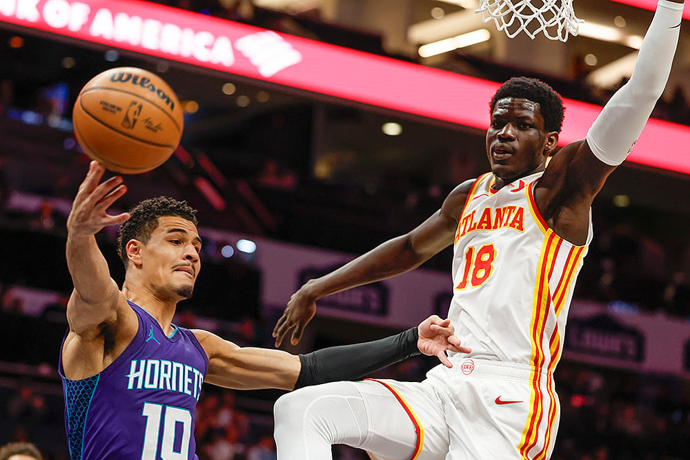 Atlanta Hawks vs Charlotte Hornets NBA basketball game in Charlotte photos: Josh Green