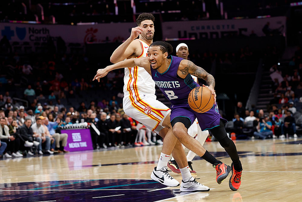 Atlanta Hawks vs Charlotte Hornets NBA basketball game in Charlotte photos: Nick Smith Jr.
