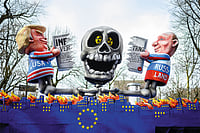 Is US Reset With Russia Due to the China Factor? | Photo: Getty Images : New Partners: A float featuring an effigy of Donald Trump and Vladimir Putin in Düsseldorf, Germany, on
March 4, 2019