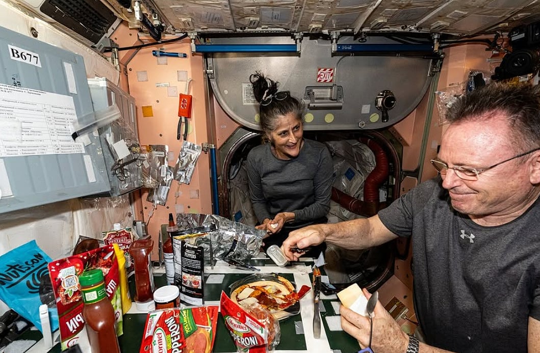 International Space Station : NASA astronauts Sunita Williams and Butch Wilmore eating in space |