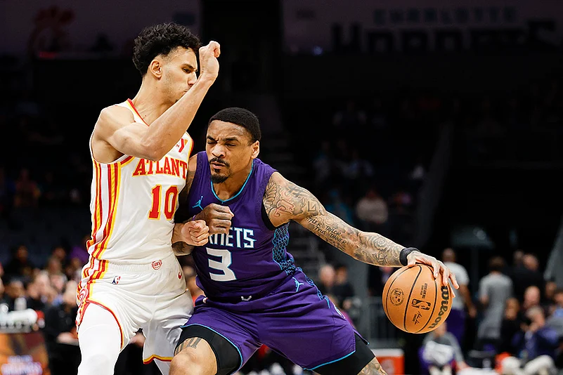 Atlanta Hawks vs Charlotte Hornets NBA basketball game in Charlotte photos: DaQuan Jeffries
