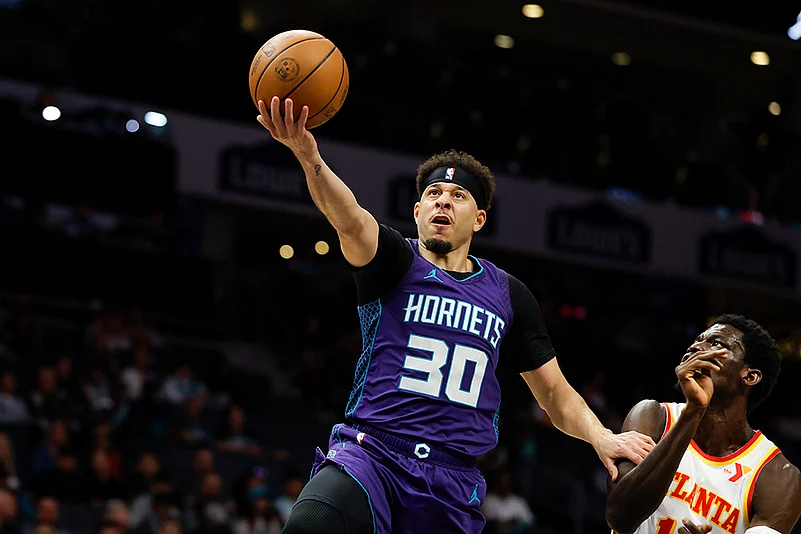 Atlanta Hawks vs Charlotte Hornets NBA basketball game in Charlotte photos: Seth Curry