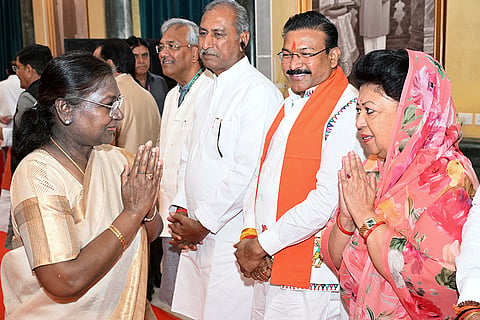 Prez Murmu with MPs from various states