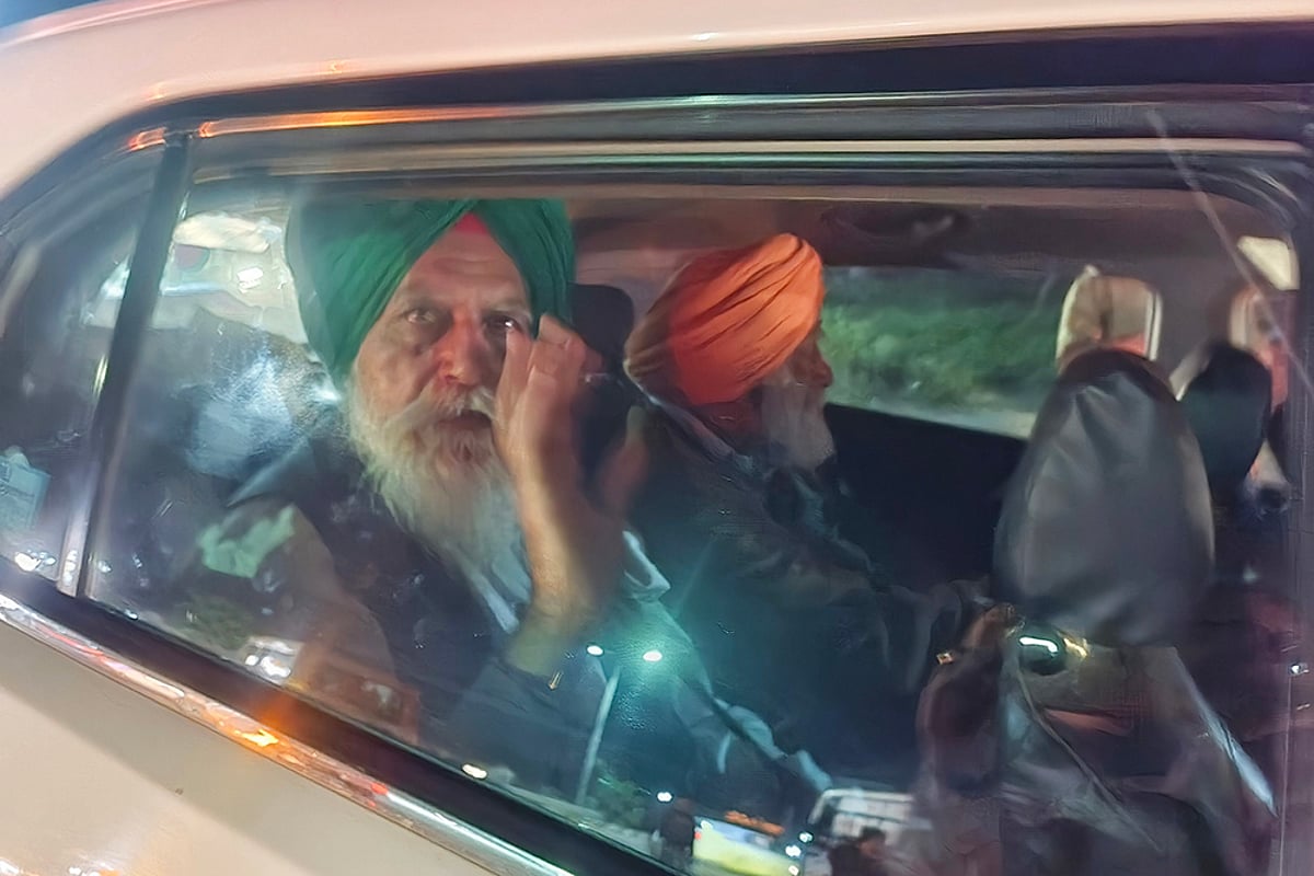 Farmers deatined after the meeting a Chandigarh