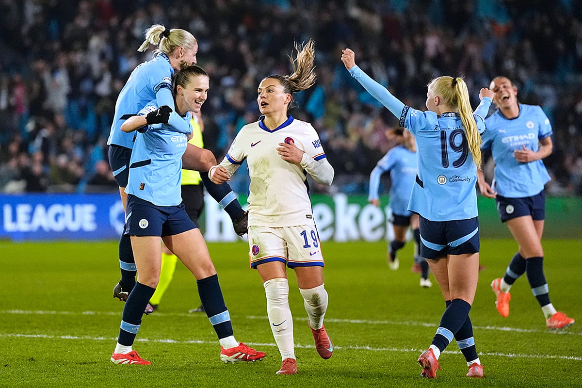 Women's Champions League UWCL Quarter-Finals 1st Leg Chelsea vs Manchester City: Vivianne Miedema