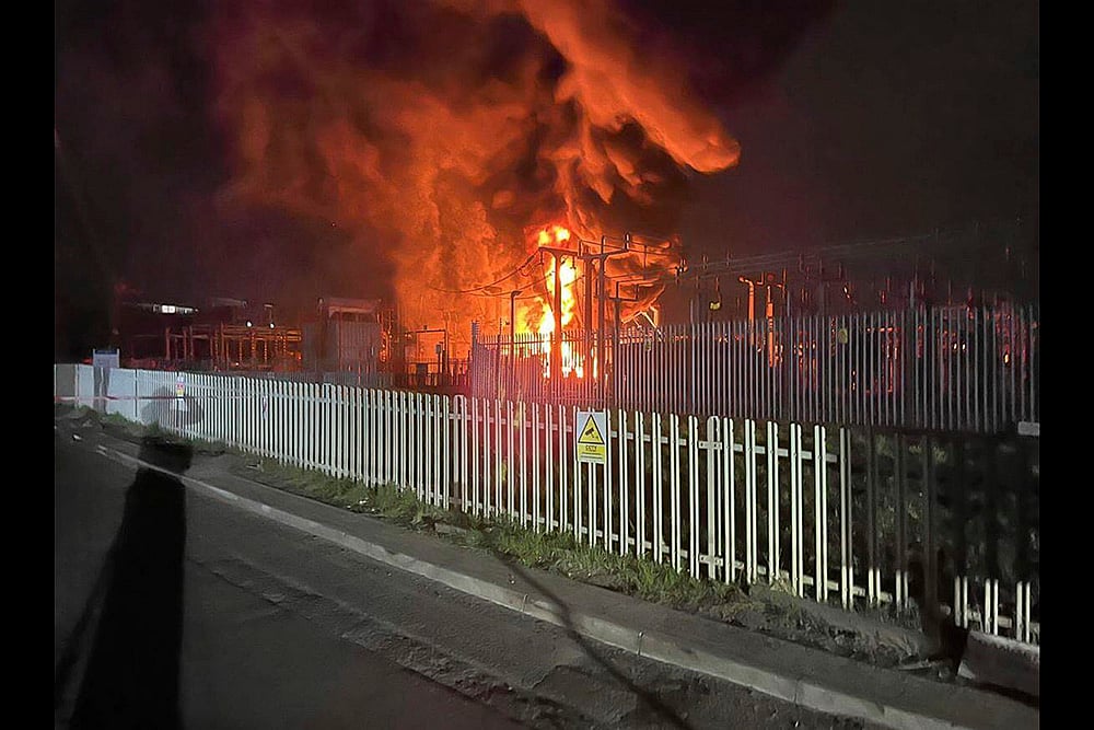 Heathrow airport shut: Fire at the North Hyde electrical substation - | Photo: London Fire Brigade via AP