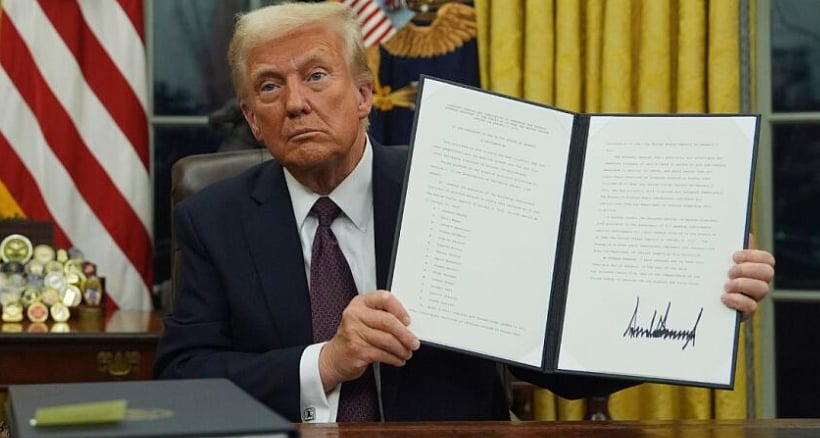 AP : US President Donald Trump signed an order to 'eliminate' education department