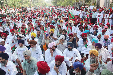 Ex-Army personnel protest