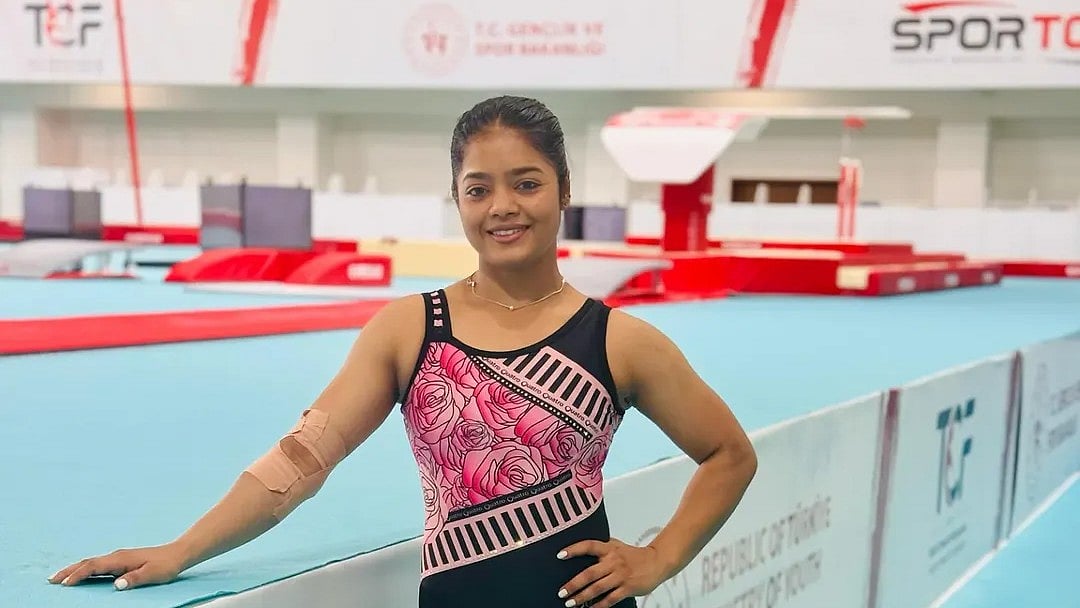 Instagram : Pranati Nayak.