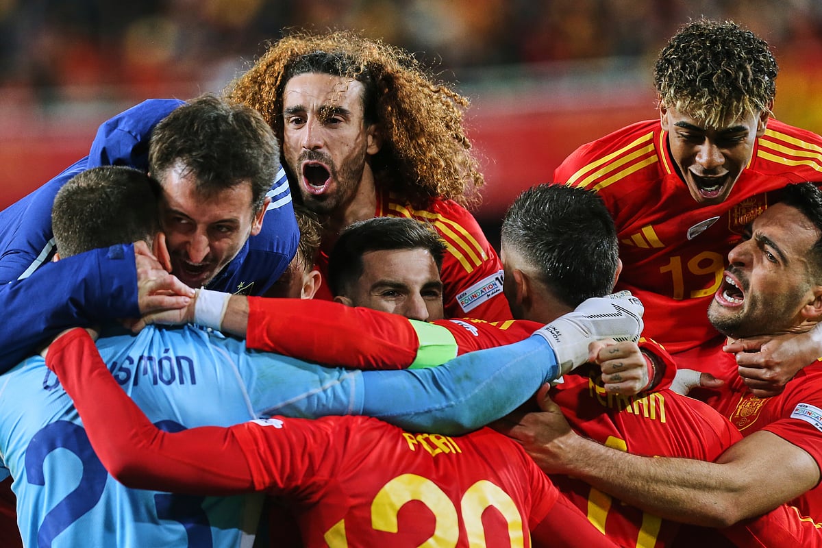 Spanish players celebrate their victory after the UEFA Nations League quarterfinal second leg match between the Netherlands and Spain at Mestalla stadium in Valencia, Spain, Sunday, March 23, 2025.