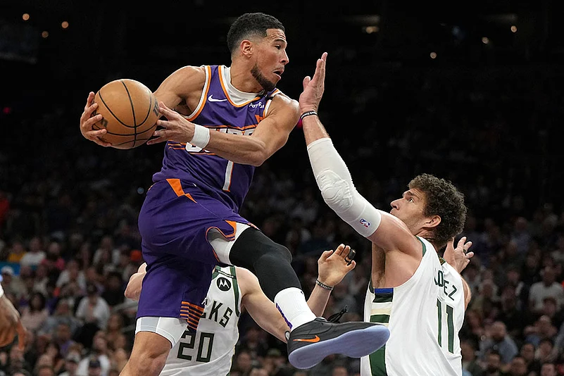 NBA Basketball Game: Milwaukee Bucks vs Phoenix Suns
