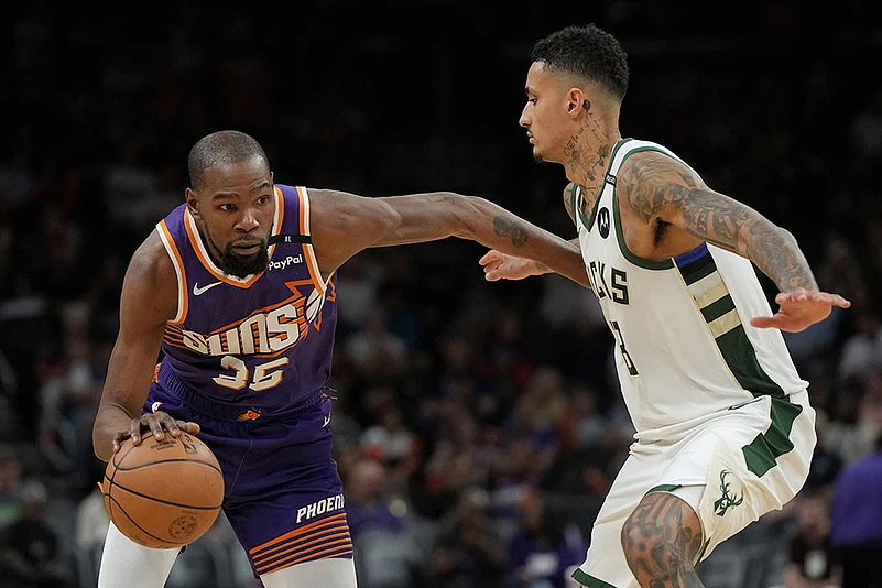 NBA: Phoenix Suns vs Milwaukee Bucks