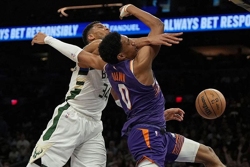 NBA Basketball: Phoenix Suns vs Milwaukee Bucks