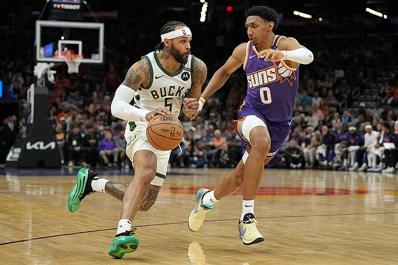 Basketball: Milwaukee Bucks vs Phoenix Suns