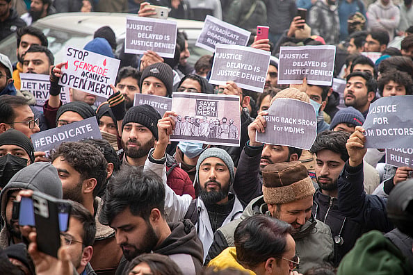 gettyimages : Kashmiri students hold placards during a protest outside the chief minister's residence on Srinagar's Gupkar Road |
