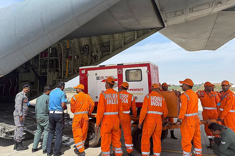 India sends humanitarian aid to Myanmar