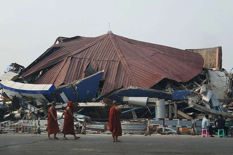 earthquake hits Myanmar