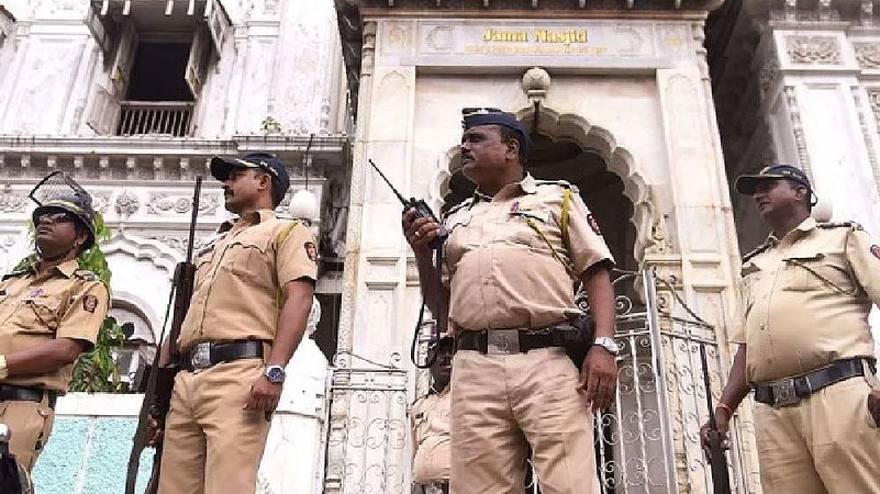 Mumbai terror threat 2025, WhatsApp RDX hoax, Mumbai police Ganesh Visarjan security