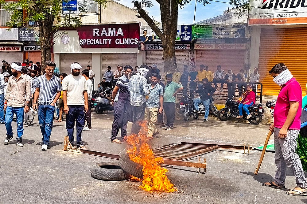 Hindu outfits protest in Jaipur over vandalism at temple 