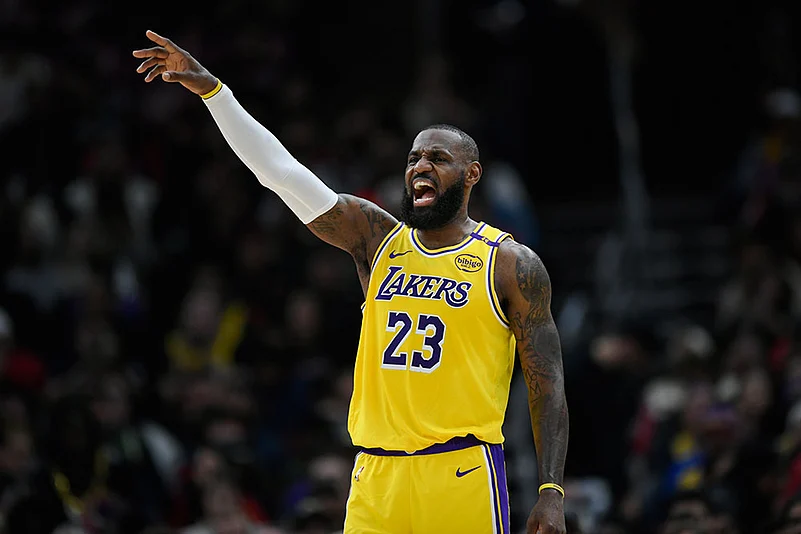 NBA Basketball Game: Los Angeles Lakers vs Chicago Bulls