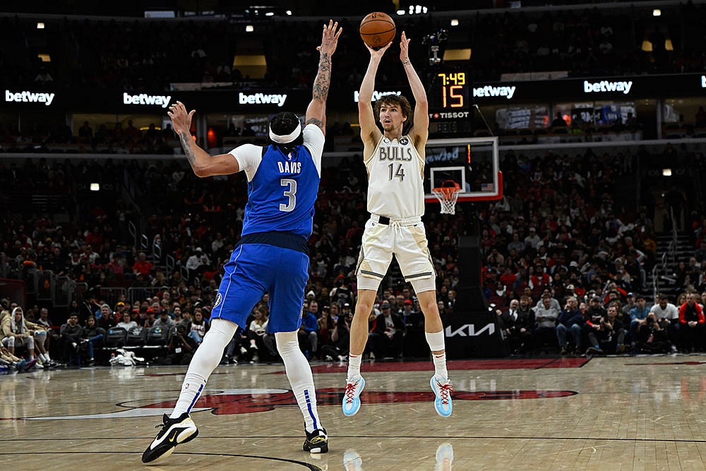 NBA Basketball Game: Dallas Mavericks vs Chicago Bulls
