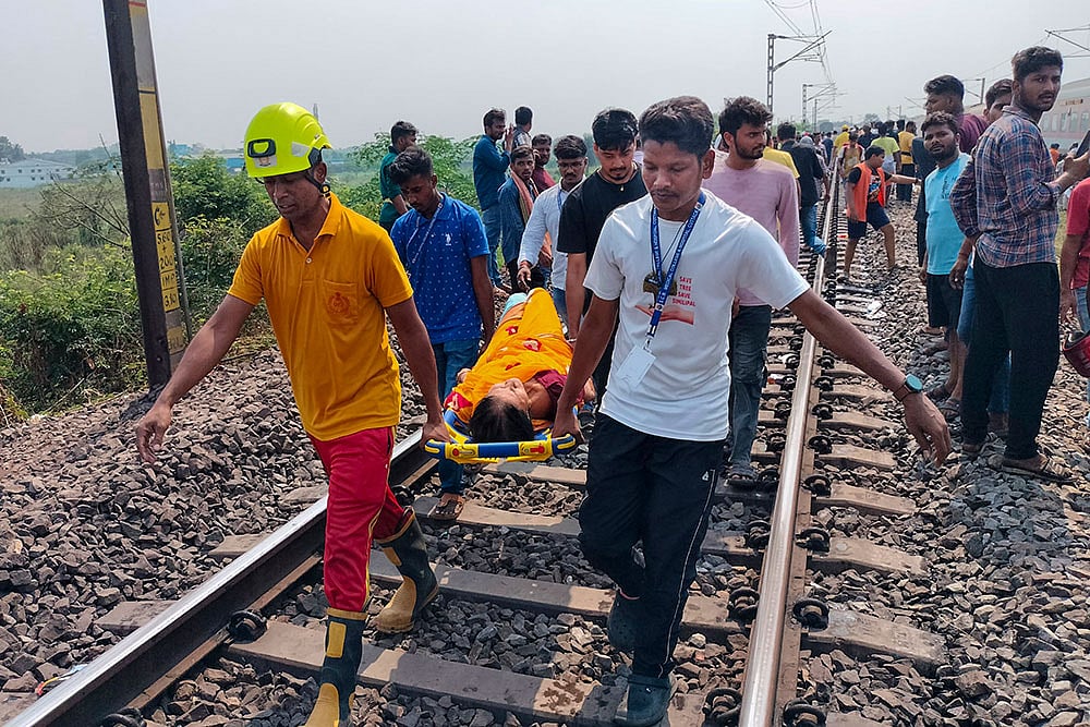Express train derails in Odishas Cuttack