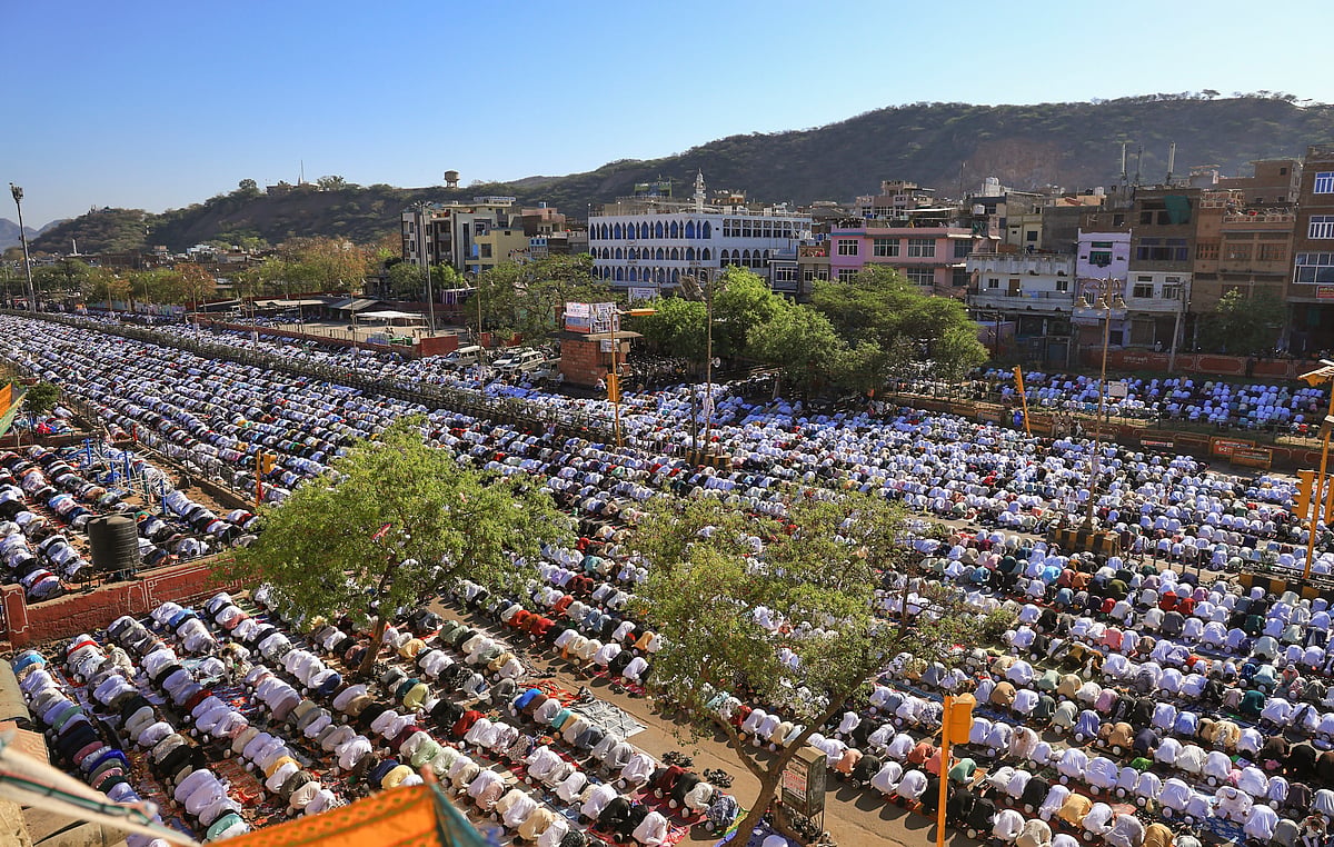 | Photo: PTI : People offer 'namaz' on Delhi-Jaipur highway on the occasion of Eid-ul-Fitr festival, in Jaipur, 