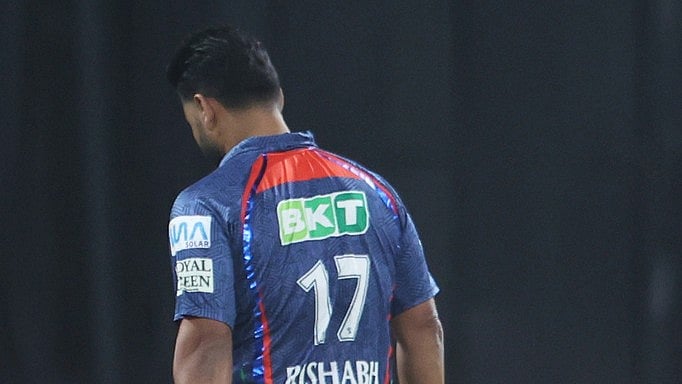 Rishabh Pant walking back