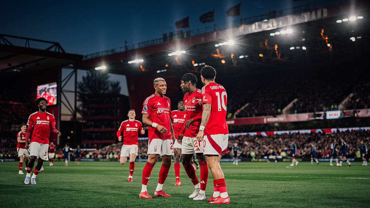 Anthony Elanga celebrates with his team-mates after scoring Nottingham Forest's goal. - null