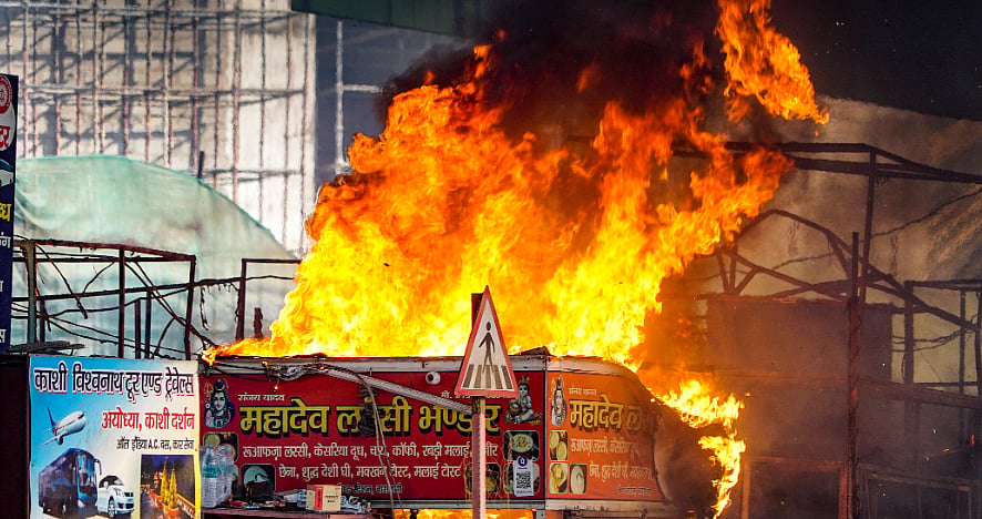 Gas cylinder blast kills seven in Bengal - PTI