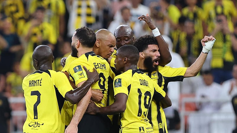 Al Ittihad celebrating after first goal.