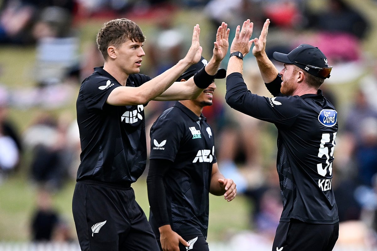 X | Blackcaps  : New Zealand celebrate win over Pakistan in 2nd ODI in Hamilton.