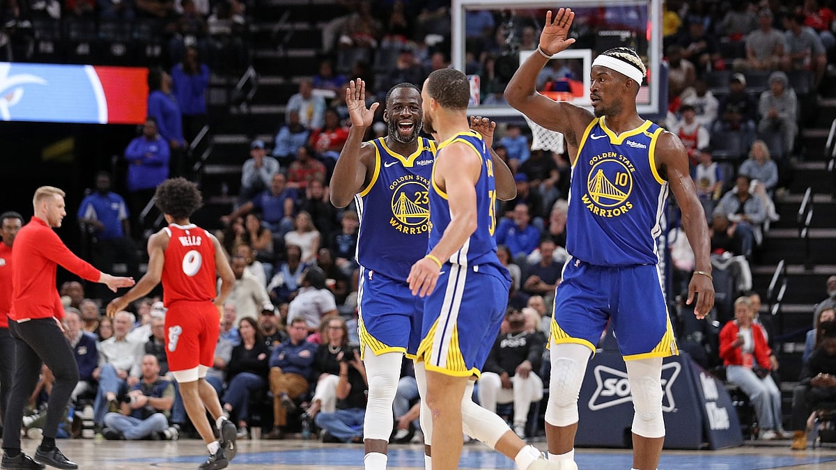 Draymond Green (left) and Jimmy Butler (right) congratulate Stephen Curry in the Golden State Warriors' April 1, 2025 win over the Memphis Grizzlies. - null