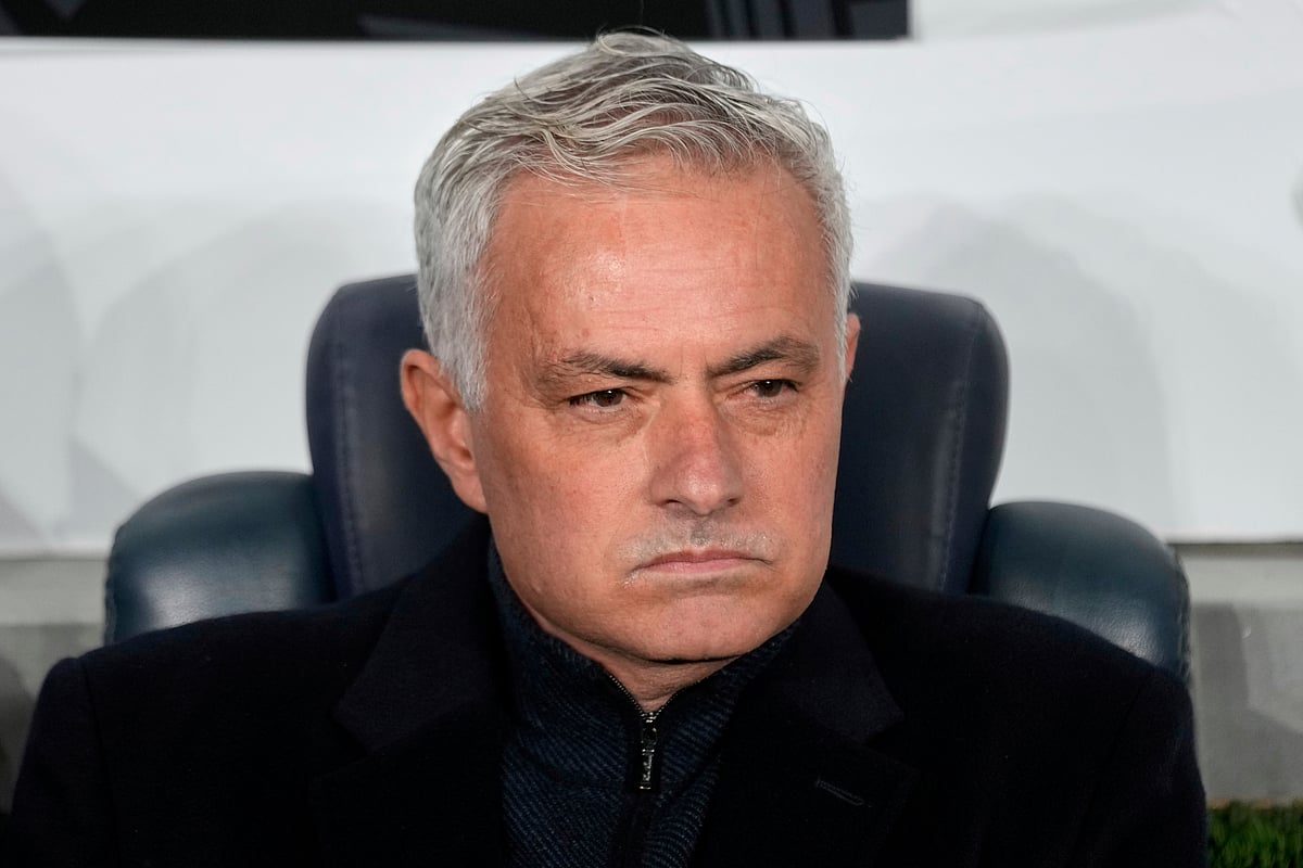 (AP Photo/Khalil Hamra)
 : Fenerbahce's head coach Jose Mourinho gestures prior to the Europa League round of 16 first leg soccer match between Fenerbahce and Rangers at Sukru Saracoglu stadium in Istanbul, Turkey, Thursday, March 6, 2025. 
