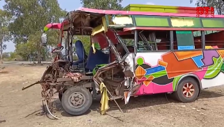 | PTI : Karnataka: Five Killed, Several Others Injured After Mini Bus Rams Into Parked Truck