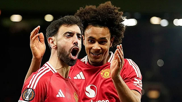 Manchester Uniteds Bruno Fernandes left, and Joshua Zirkzee celebrate a goal.
