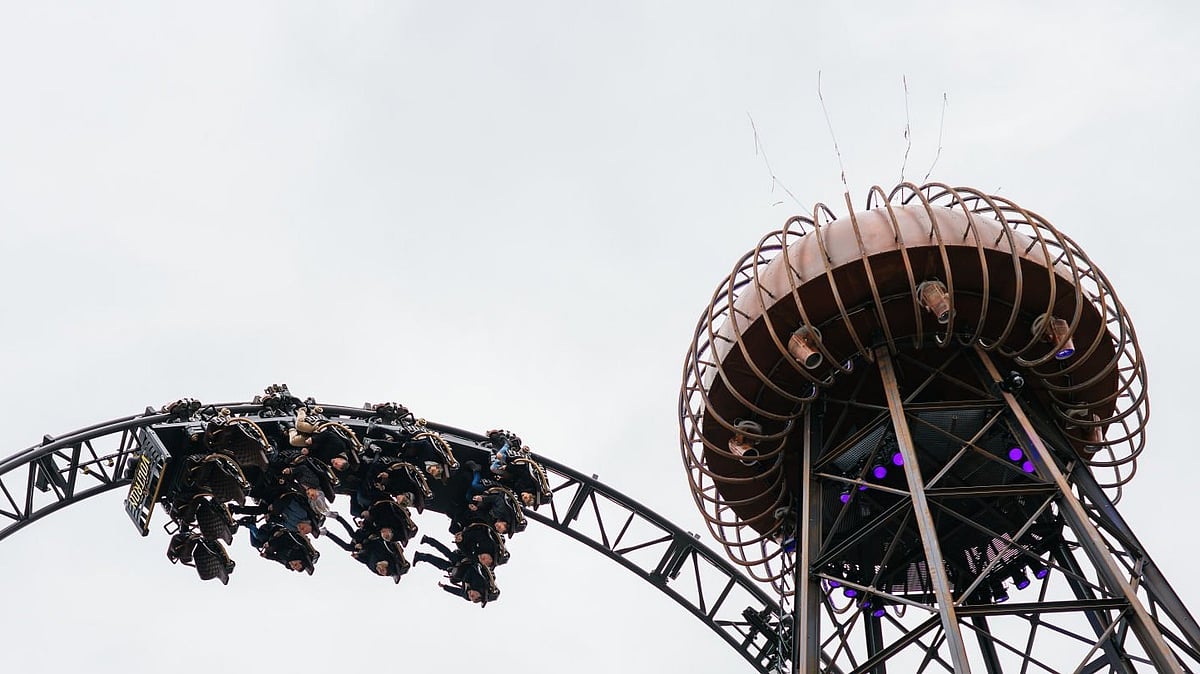 Getty Images : Woman died after fallling from a roller coaster