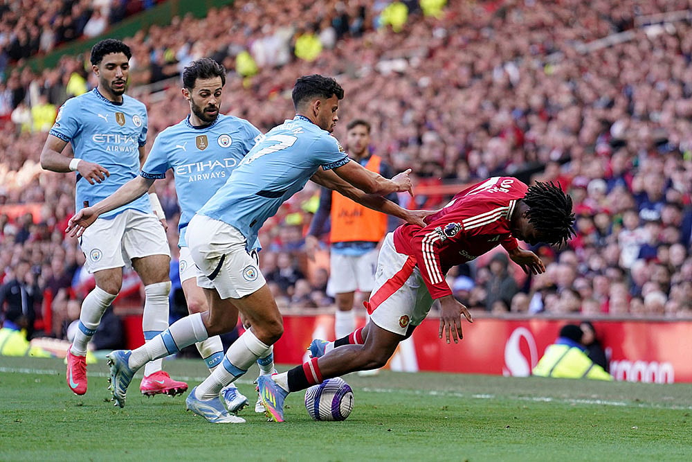 English Premier League: Manchester City vs Manchester United
