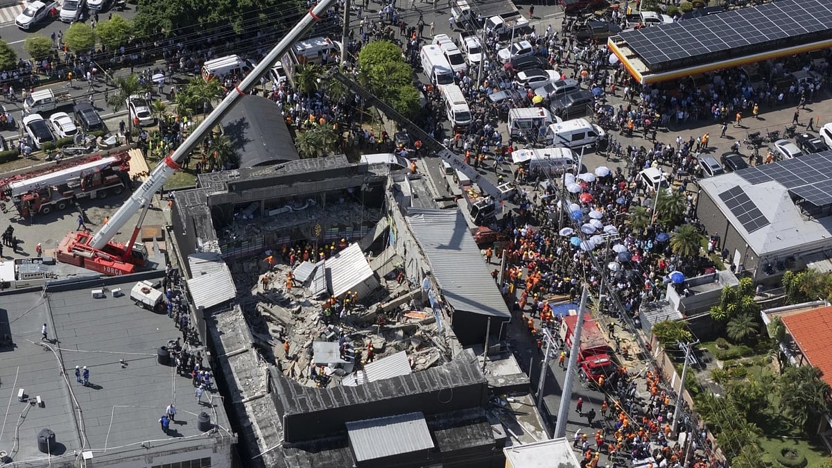 | Pic- AP Photo/Eddy Vittini : Rescue workers search for survivors at the Jet Set nightclub in Dominican Republic