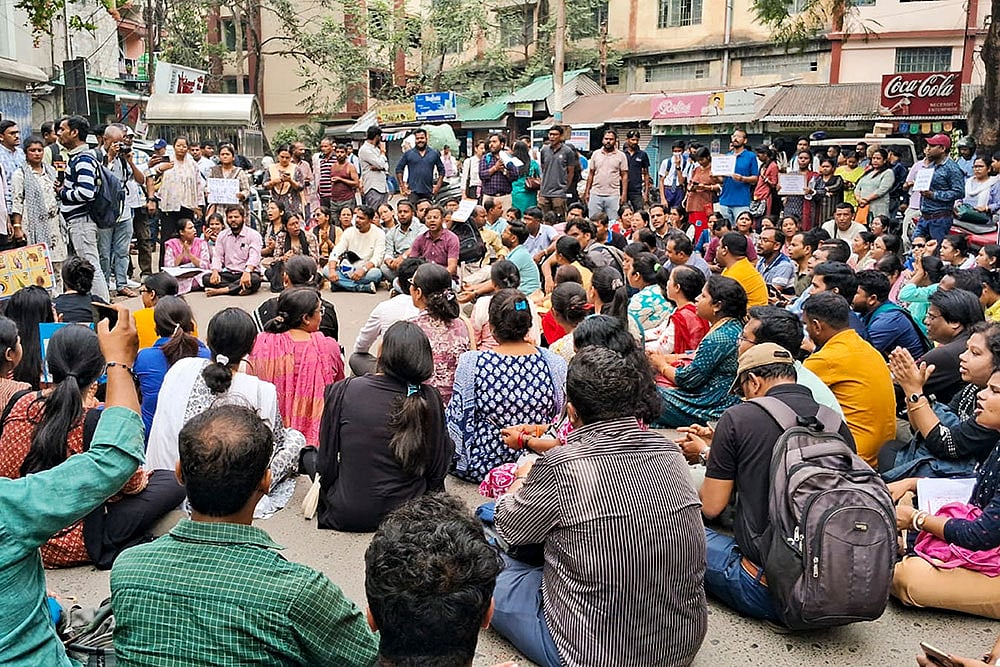 Teachers protest over loss of school jobs in Siliguri