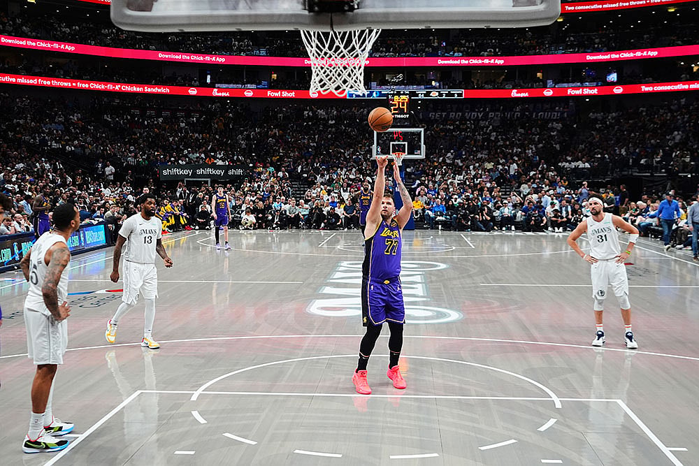 | Photo: AP/Julio Cortez : NBA: Los Angeles Lakers vs Dallas Mavericks