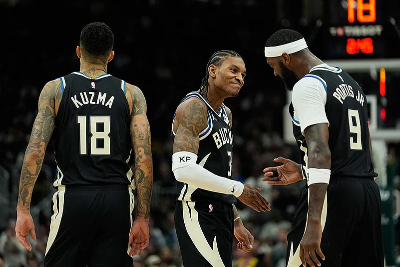 Basketball: Milwaukee Bucks vs New Orleans Pelicans