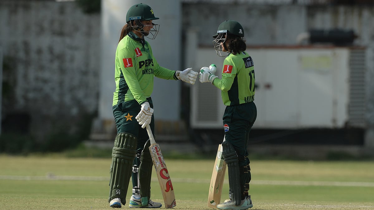 Muneeba Ali (right) and Aliya Riaz Pakistan womens cricket
