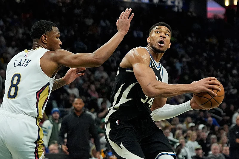 NBA Basketball: New Orleans Pelicans vs Milwaukee Bucks