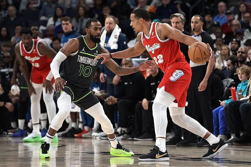 Basketball: Minnesota Timberwolves vs Memphis Grizzlies