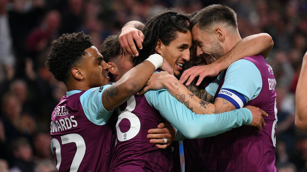Burnley celebrate Hannibal's goal